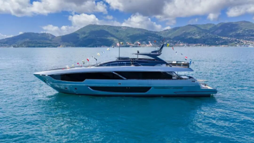 Двадцатая яхта Riva 102’ Corsaro Super торжественно спущена на воду в Специи